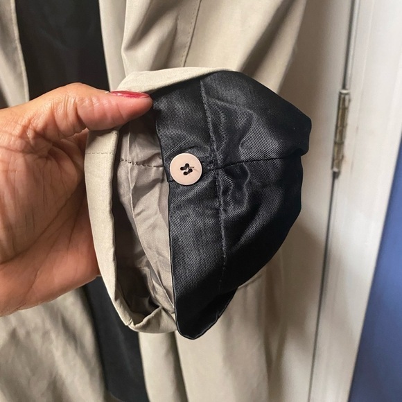 Utex Vintage 90's Taupe Metallic
Windbreaker Overcoat Trenchcoat
Size 42 - Picture 9 of 9